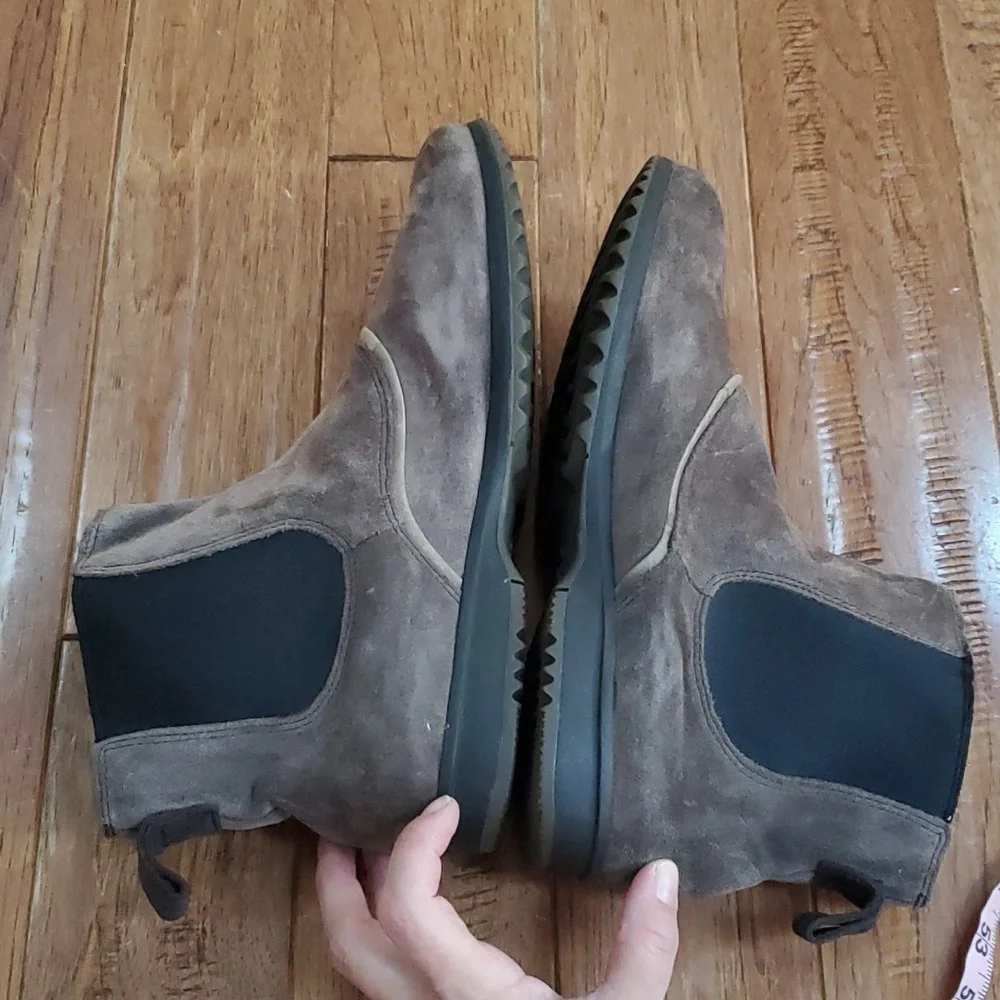 Sorel chelsea suede brown boots